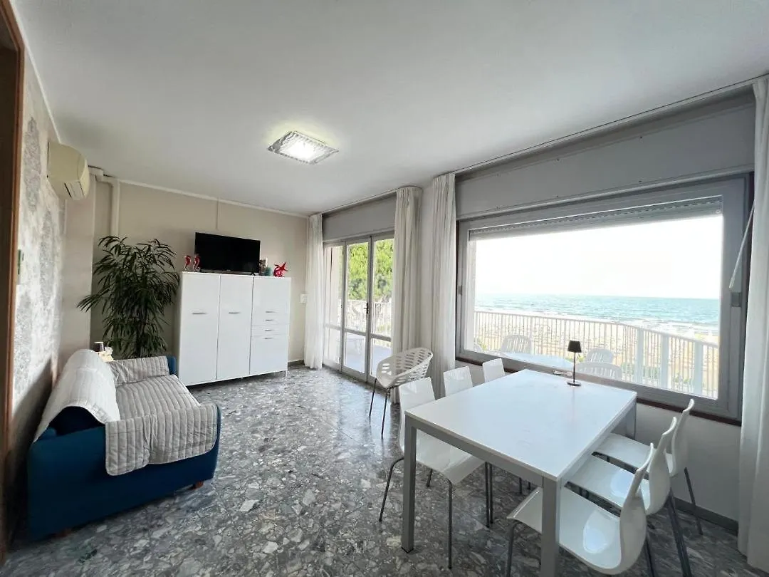 Apartment Appartamento Frontemare Lido di Jesolo